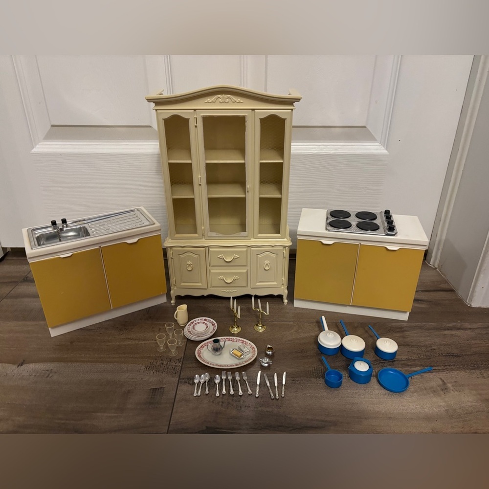 Vintage 1970s Sindy Kitchen and China Cabinet set with accessories, READ